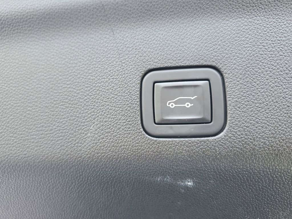 Used 2023 Cadillac Escalade Sport Platinum w/ LPO, ONYX Package image 27