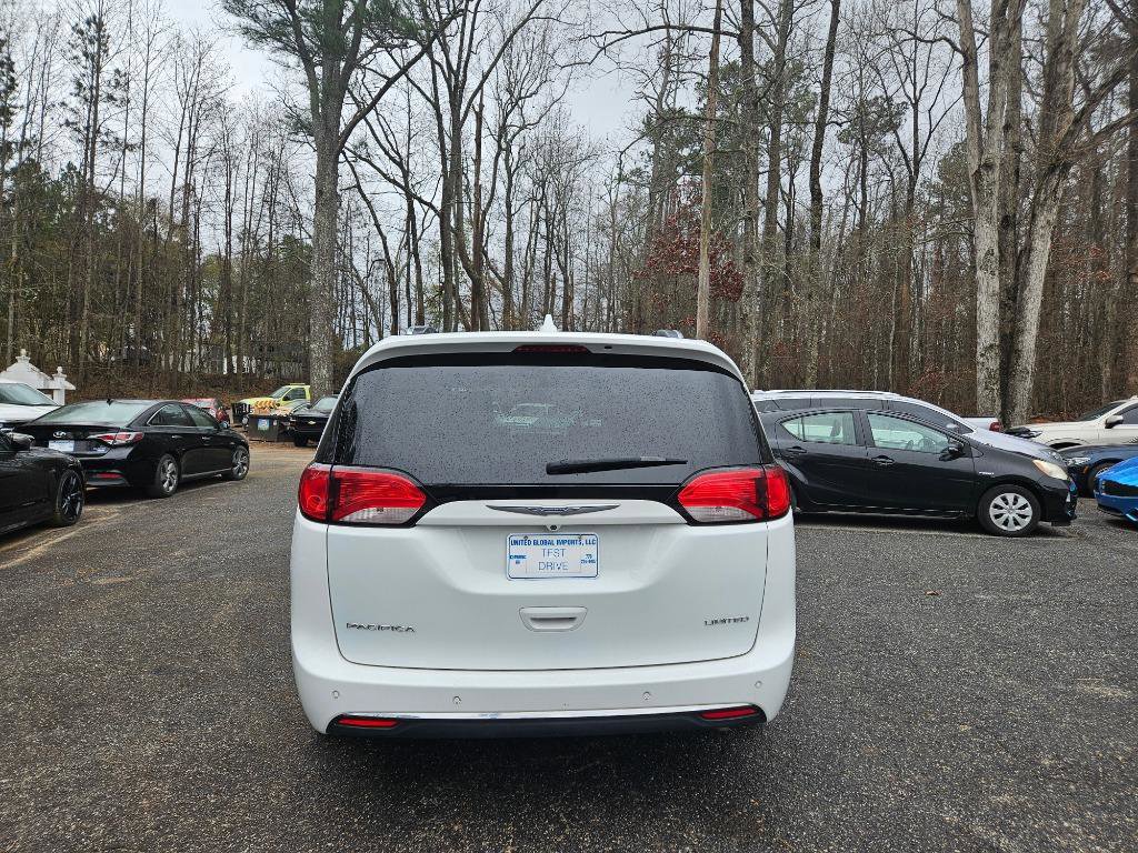 Used 2017 Chrysler Pacifica Limited FWD image 8