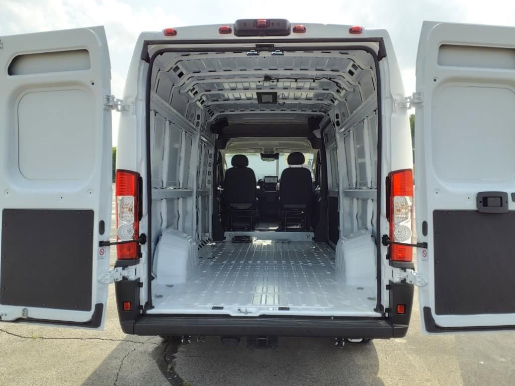 New 2024 RAM ProMaster 3500 w/ Premium Convenience Group image 17