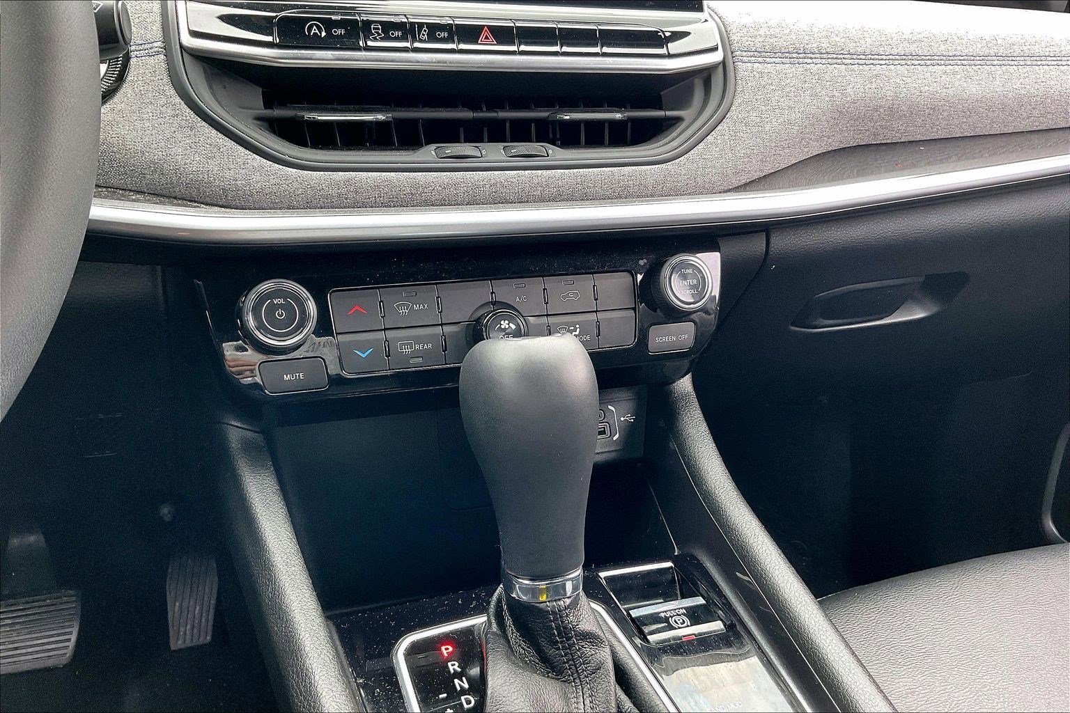 Certified 2025 Jeep Compass Latitude image 20