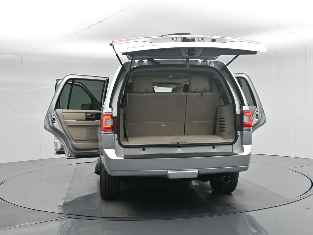 Used 2017 Lincoln Navigator Select image 18