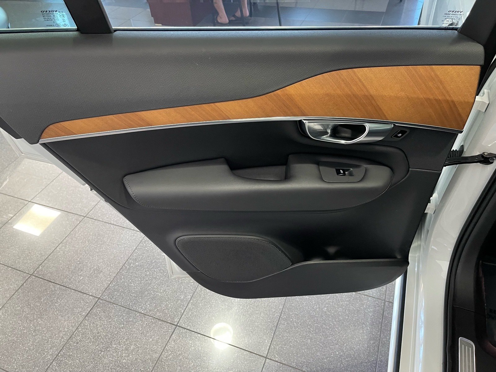 Used 2025 Volvo XC90 B5 Plus w/ Protection Package Premier AWD/4WD image 32