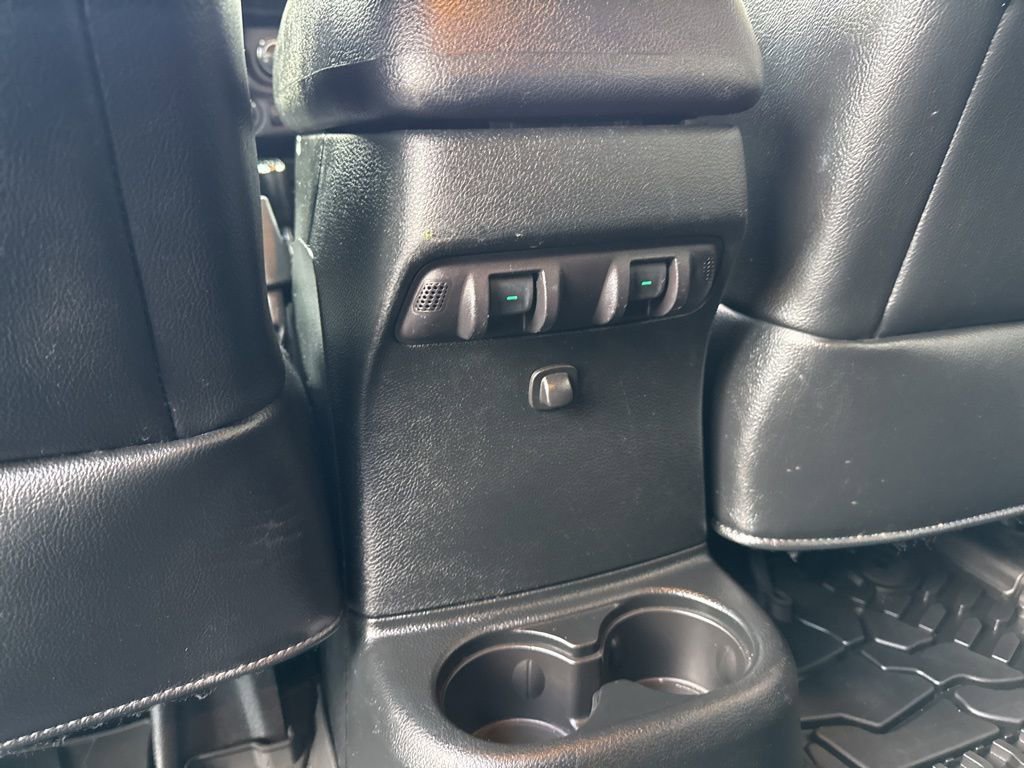 Used 2018 Jeep Wrangler Unlimited Sahara w/ Connectivity Group image 16