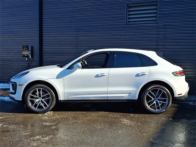 Used 2025 Porsche Macan image 2