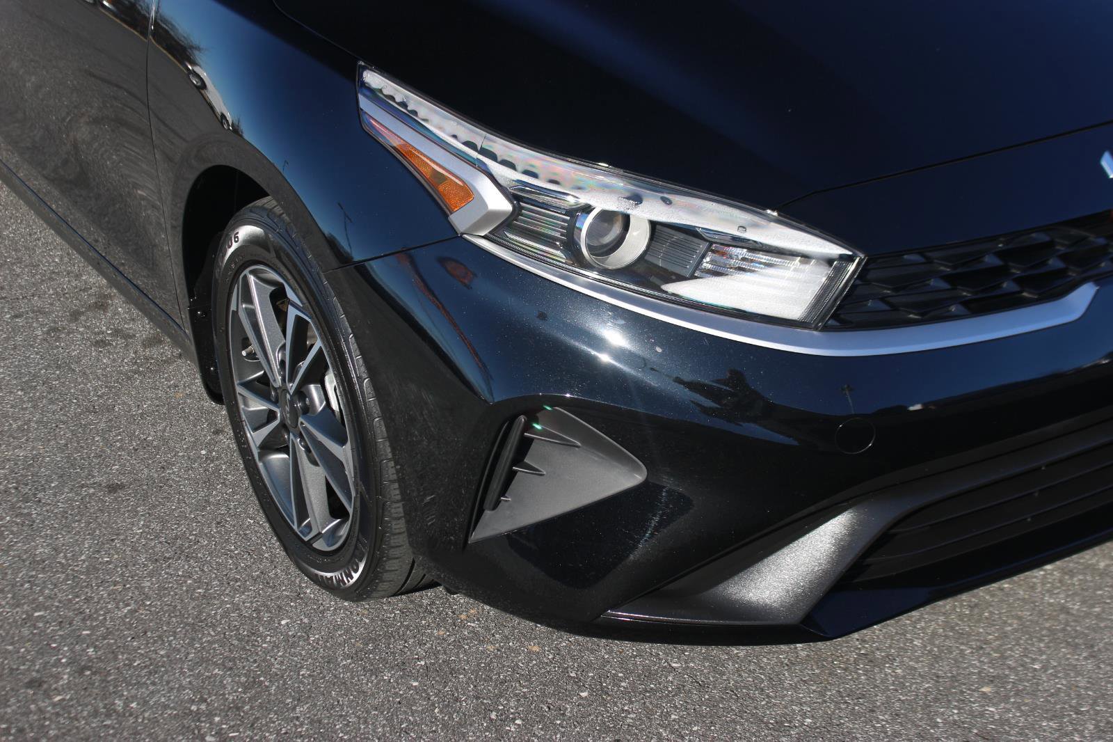 Used 2023 Kia Forte LXS w/ LXS Technology Package image 9