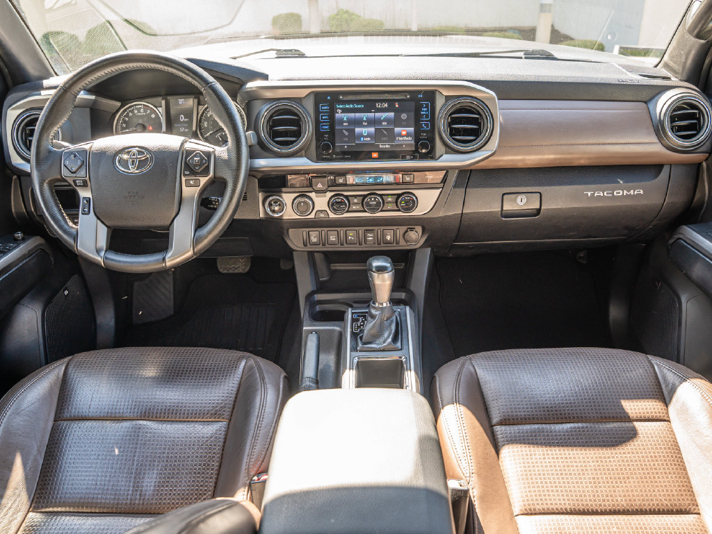 Used 2016 Toyota Tacoma Limited w/ Towing Package AWD/4WD image 34
