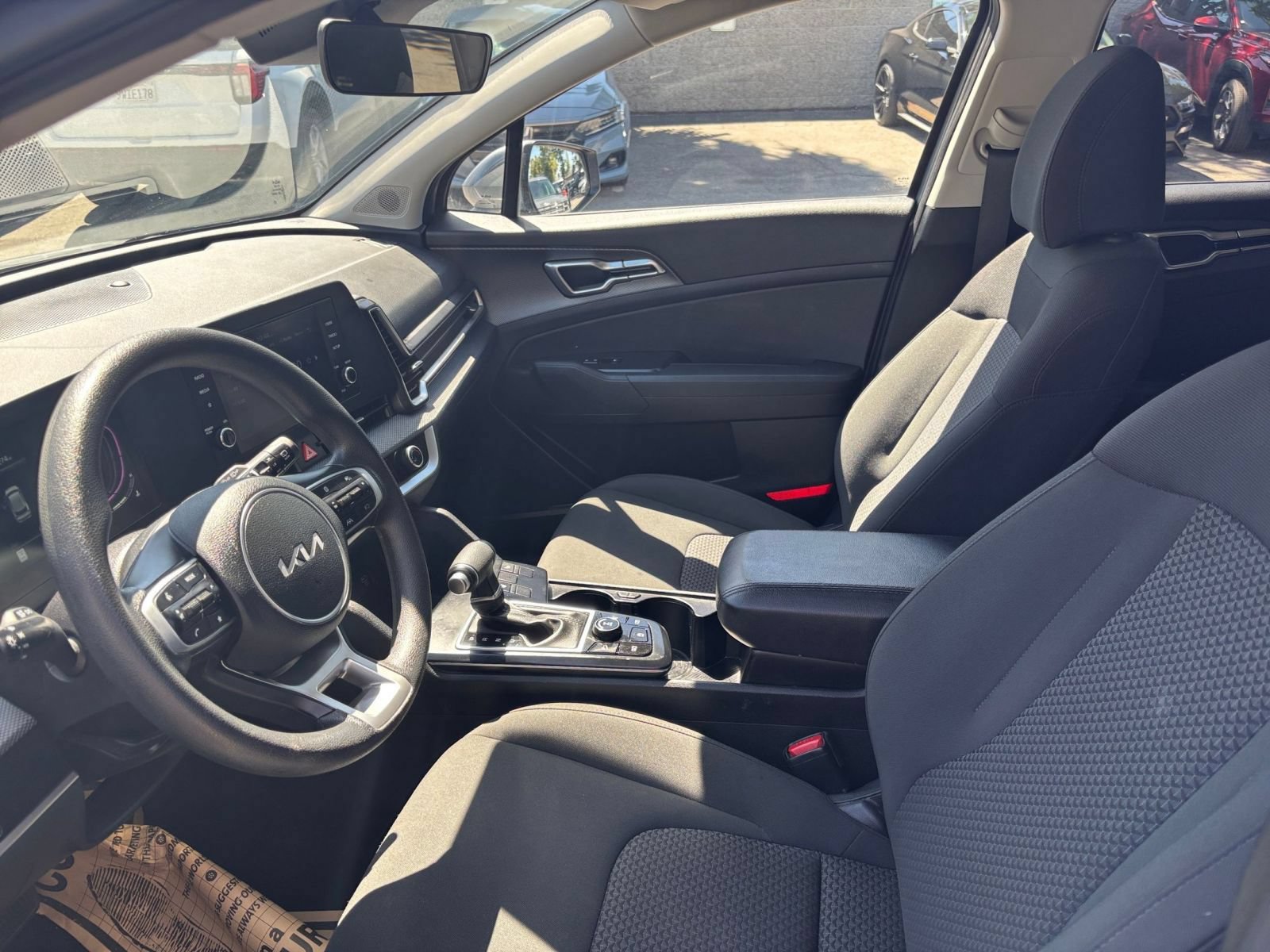 Used 2025 Kia Sportage LX AWD/4WD image 36