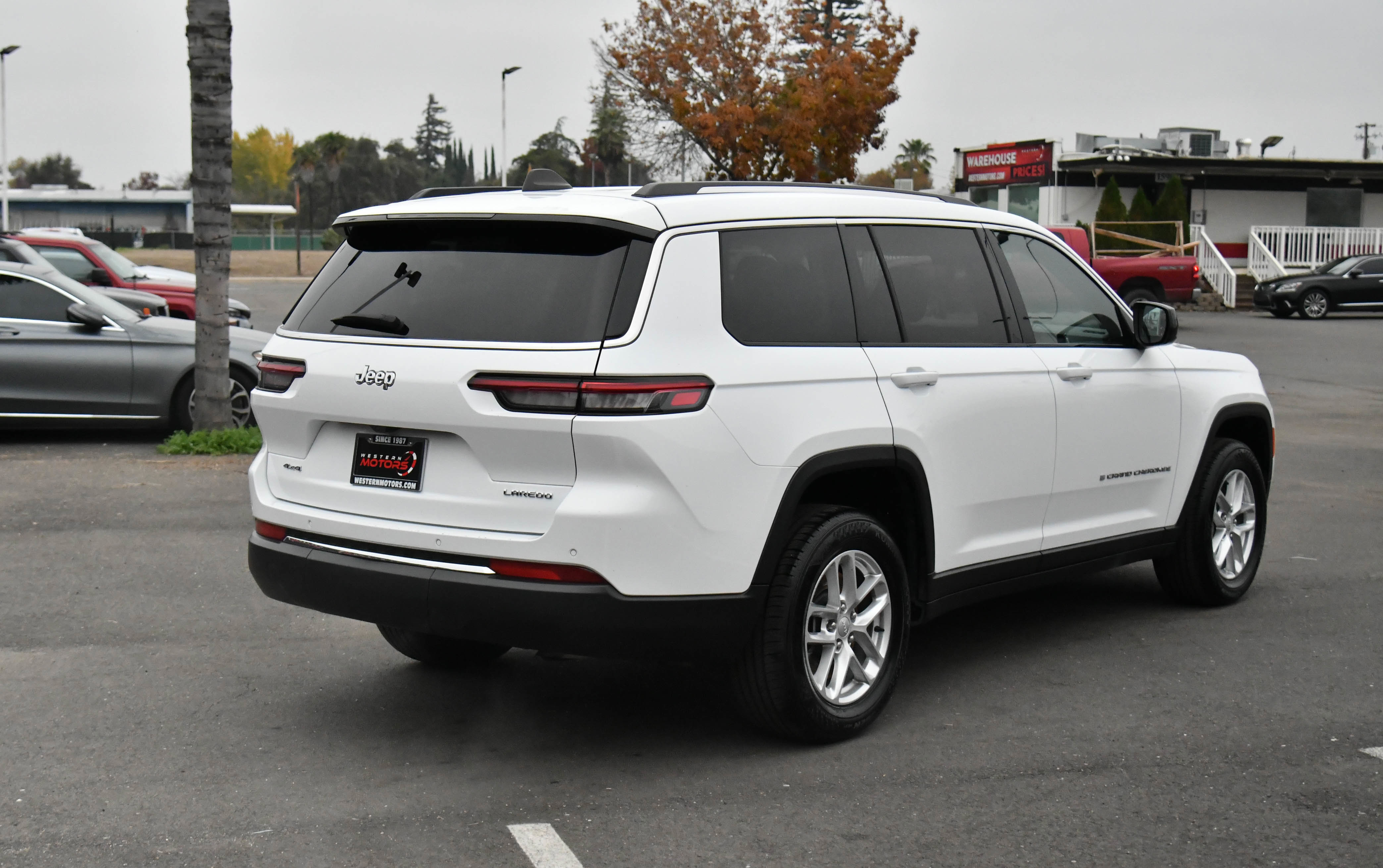 Used 2023 Jeep Grand Cherokee L Laredo image 8