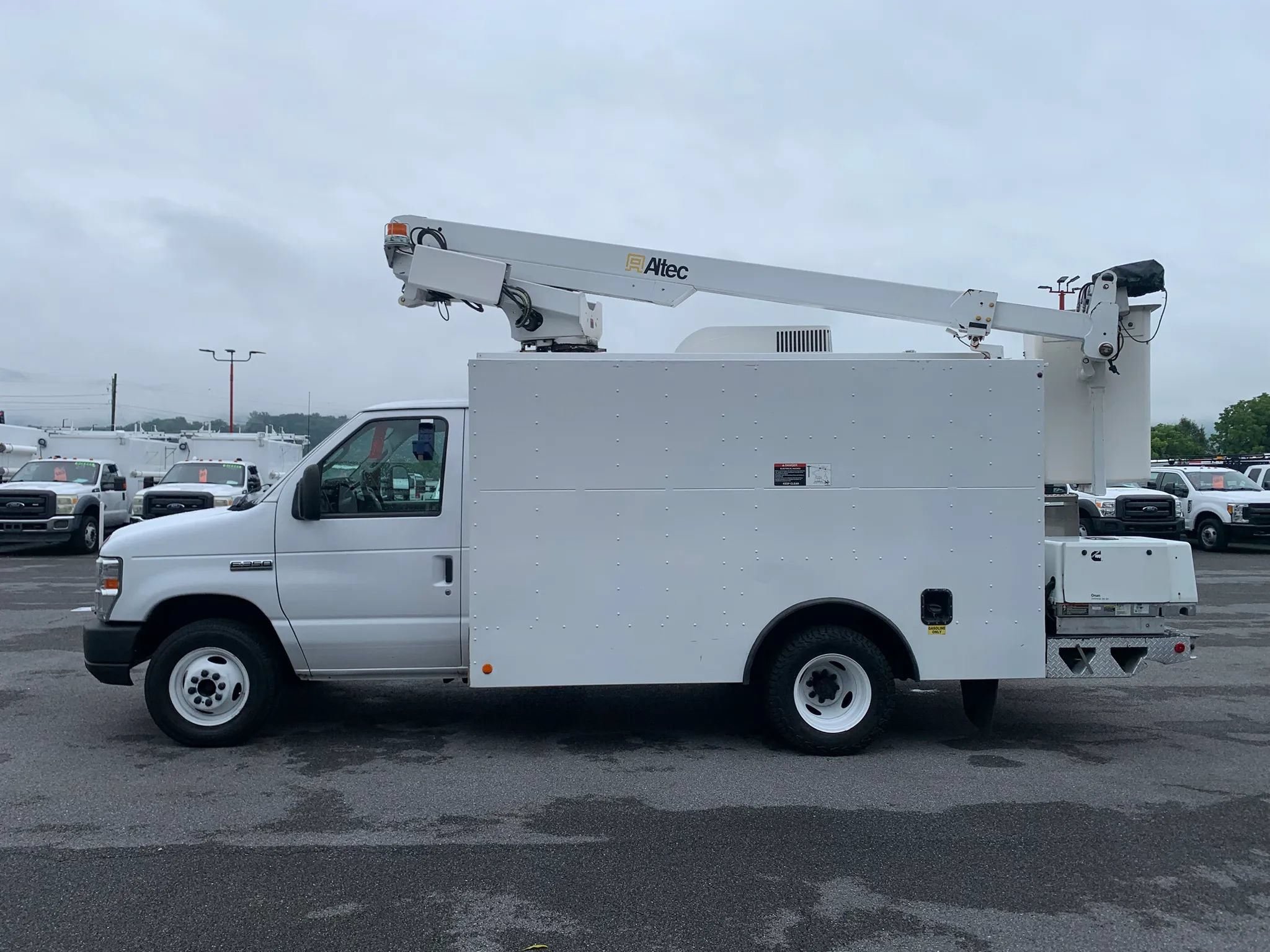 Used 2019 Ford E-350 and Econoline 350 Super Duty RWD image 3