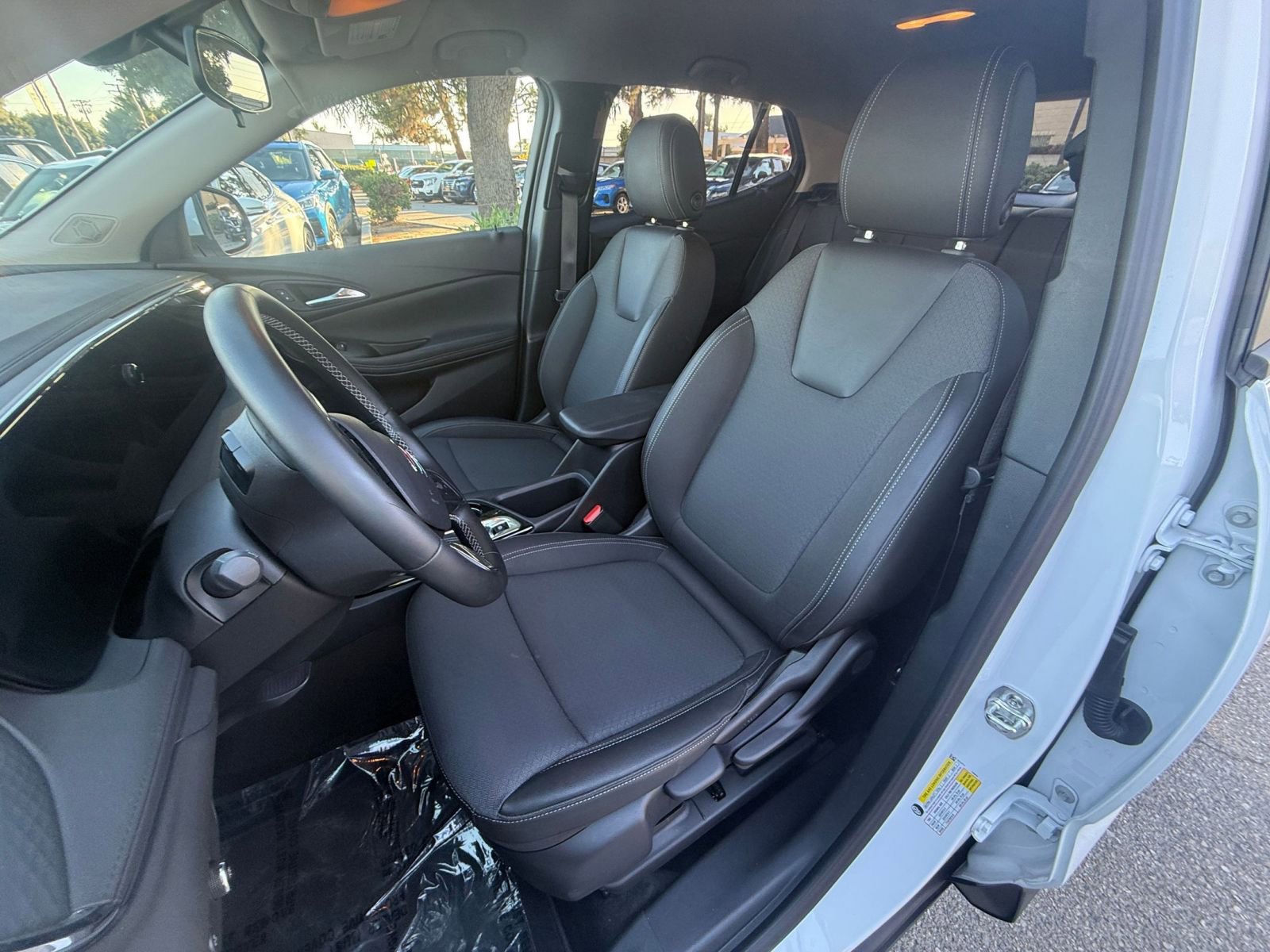 Used 2025 Buick Encore GX Preferred image 32