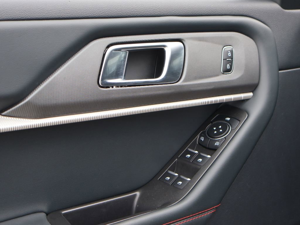 Used 2025 Ford Explorer ST-Line w/ ST-Line Street Pack AWD/4WD image 23