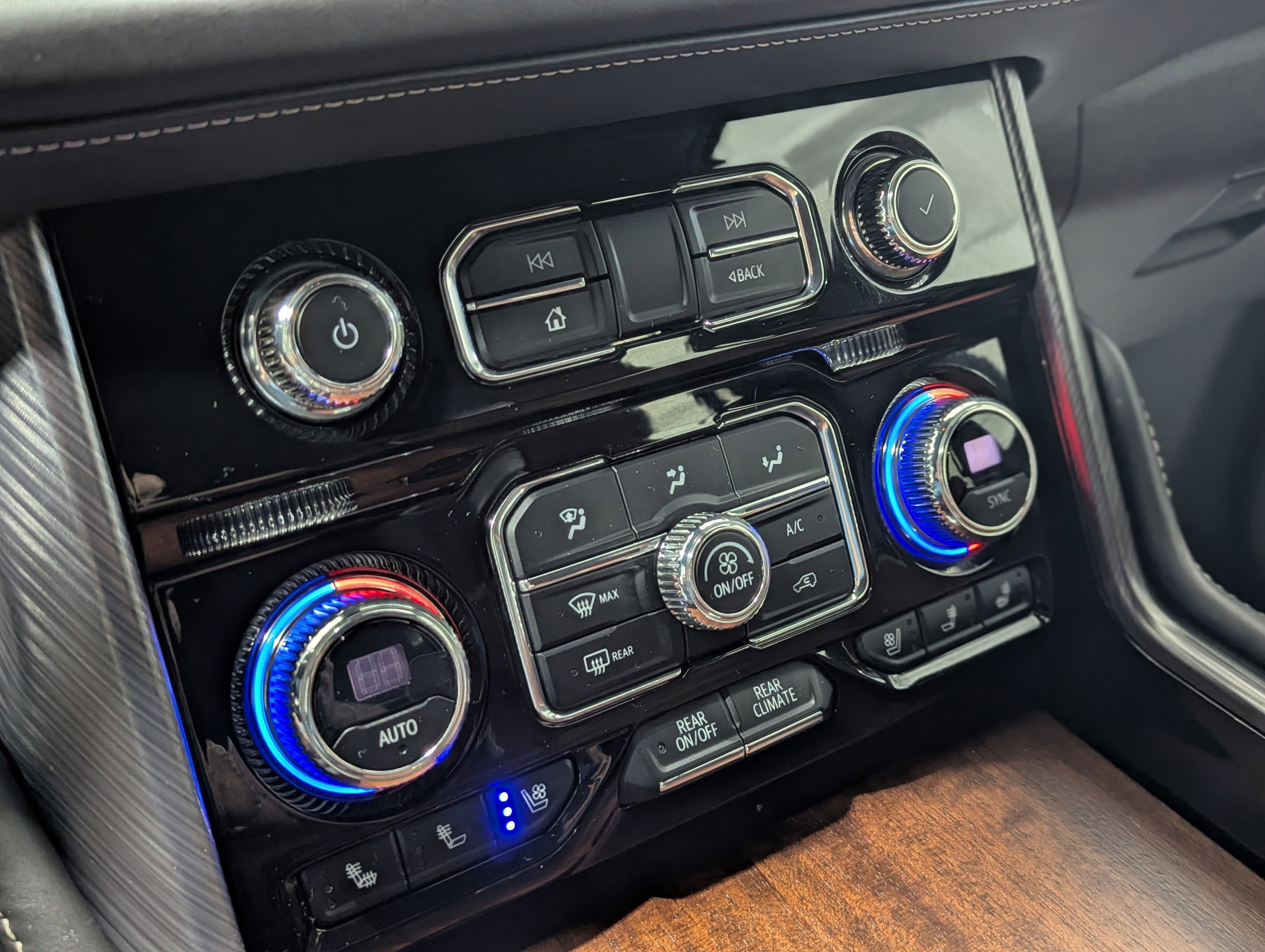 Used 2023 GMC Yukon Denali Ultimate image 23