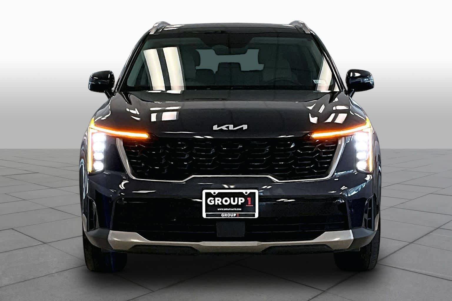 Used 2025 Kia Sorento S w/ Panoramic Sunroof Package AWD/4WD image 3