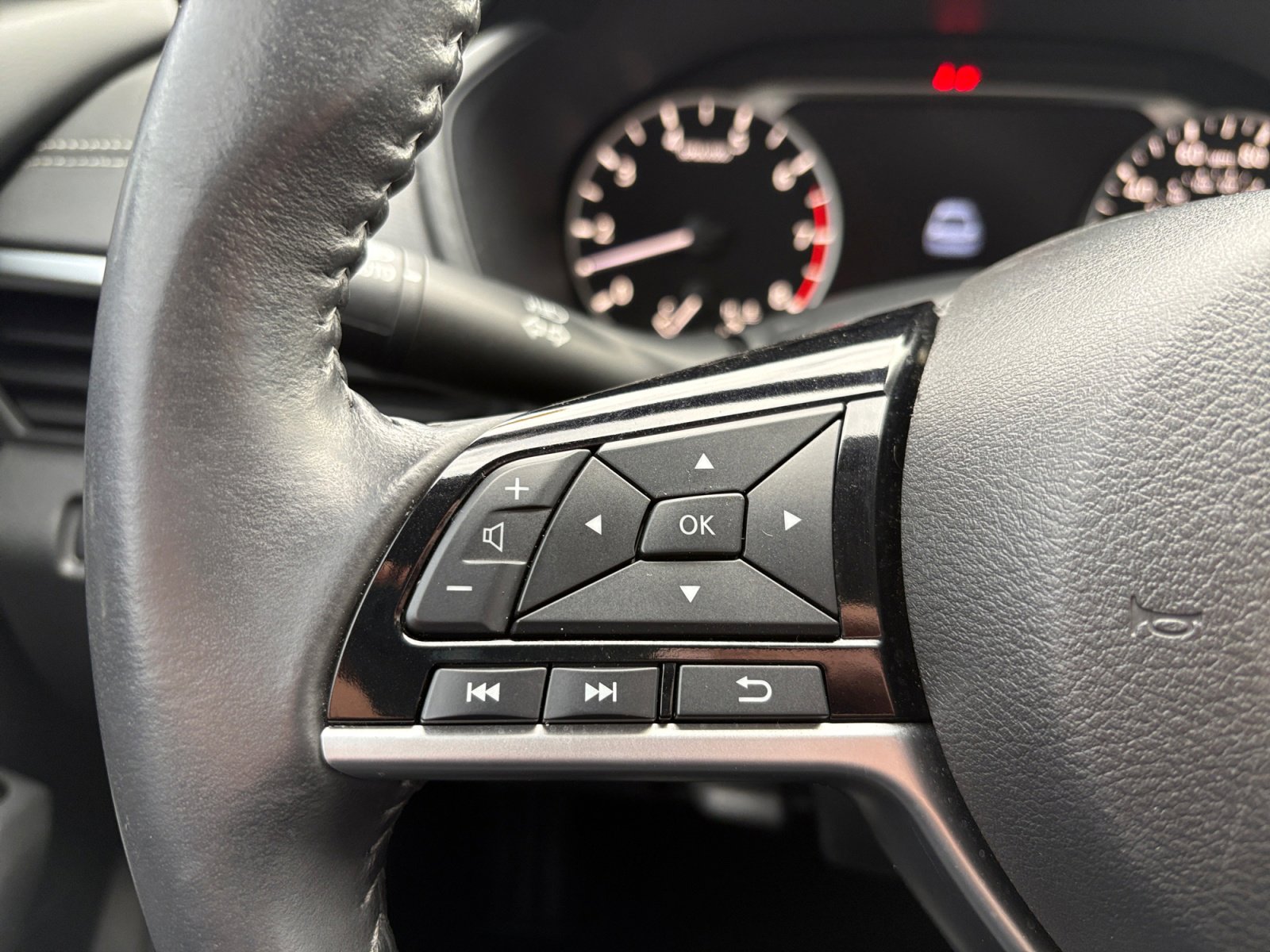 Used 2022 Nissan Altima 2.5 SV w/ SV Premium Package image 15