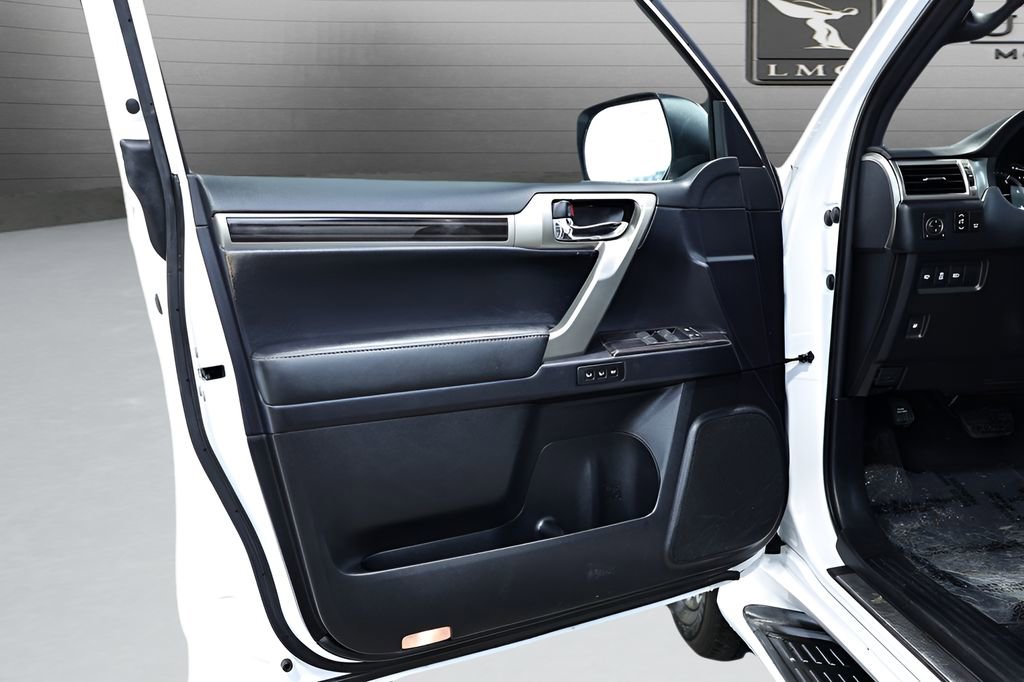 Used 2020 Lexus GX 460 Premium w/ Premium Package image 24