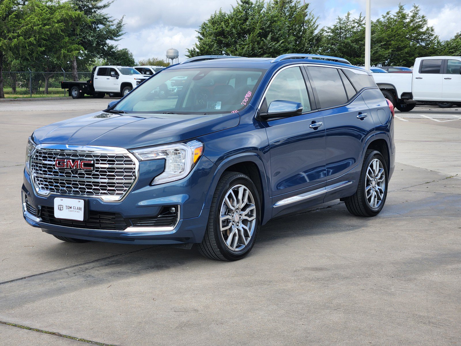 Used 2024 GMC Terrain Denali w/ Denali Premium Package AWD/4WD image 2