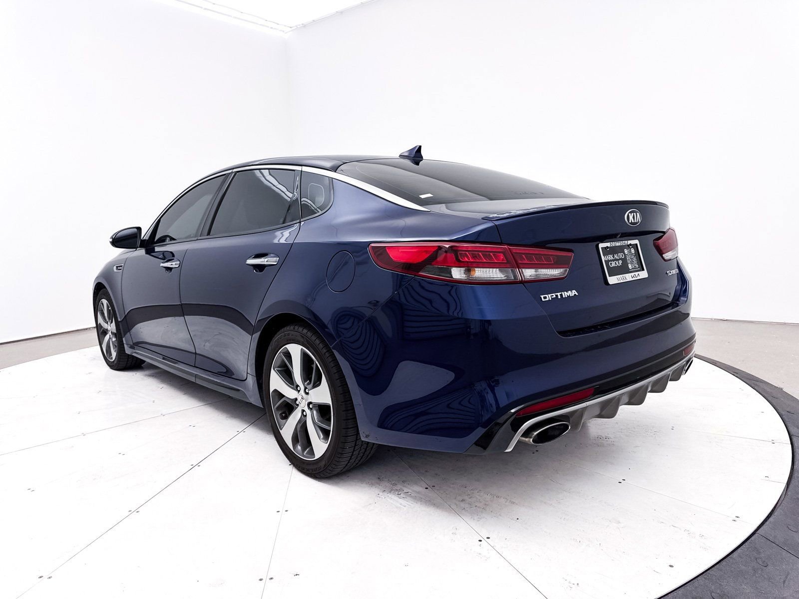 Used 2017 Kia Optima SX image 2