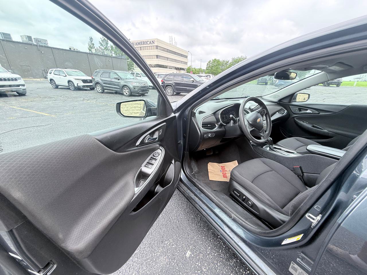 Used 2020 Chevrolet Malibu LT FWD image 9