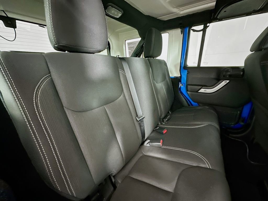 Used 2016 Jeep Wrangler Unlimited Rubicon w/ Connectivity Group image 24