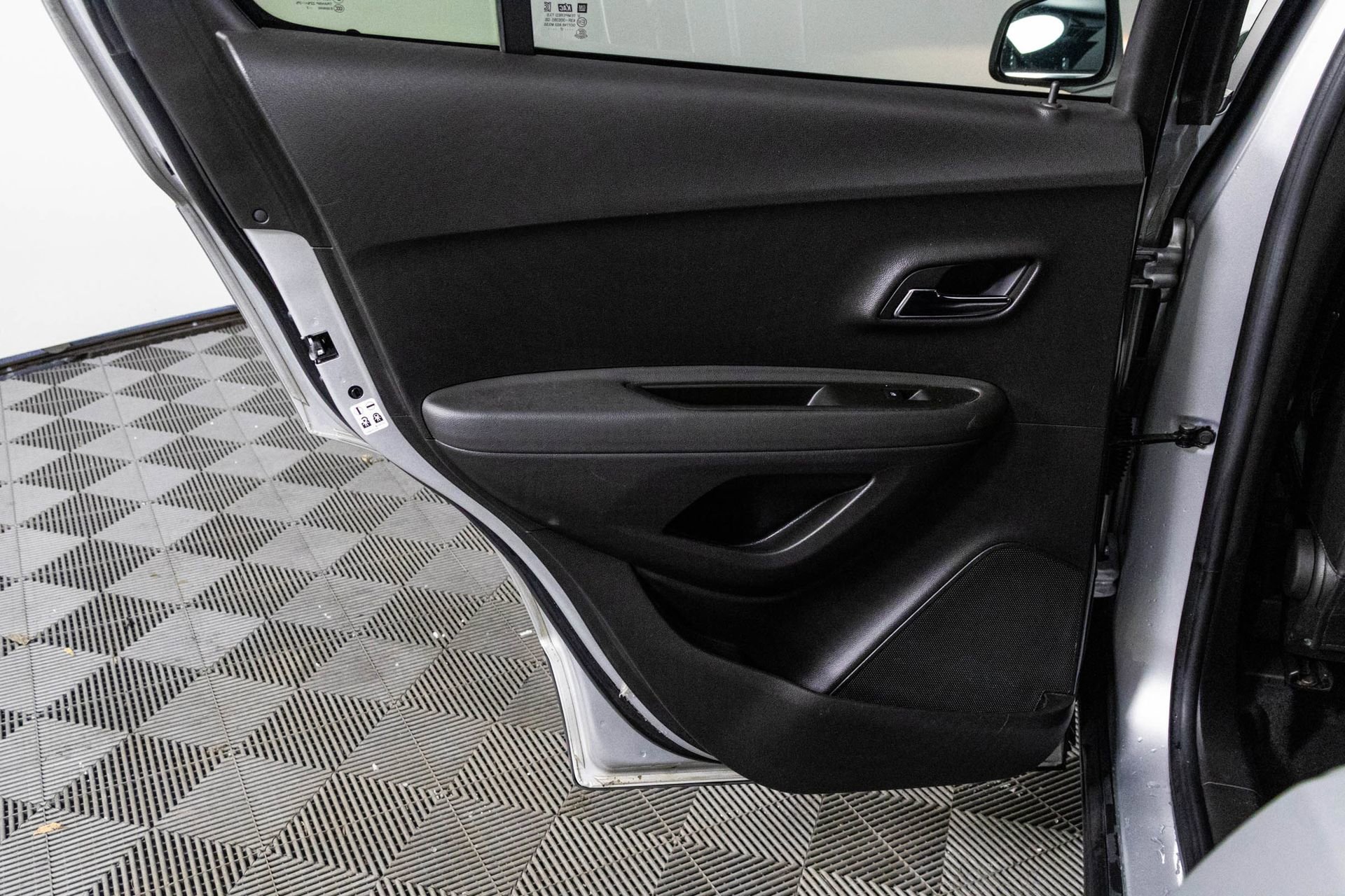 Used 2017 Chevrolet Trax LT w/ LT Convenience Package image 21