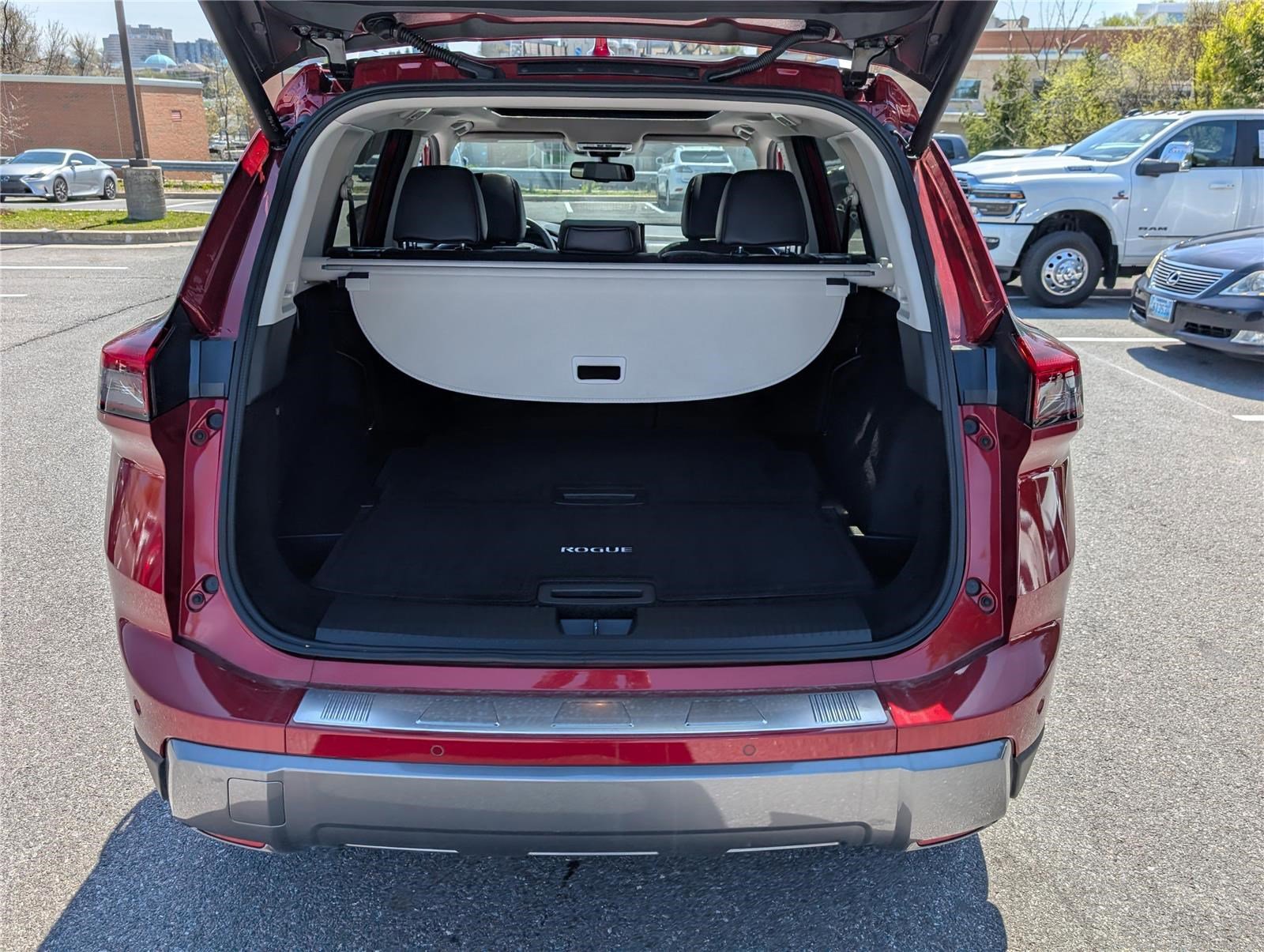 Used 2024 Nissan Rogue SL w/ SL Premium Package AWD/4WD image 12