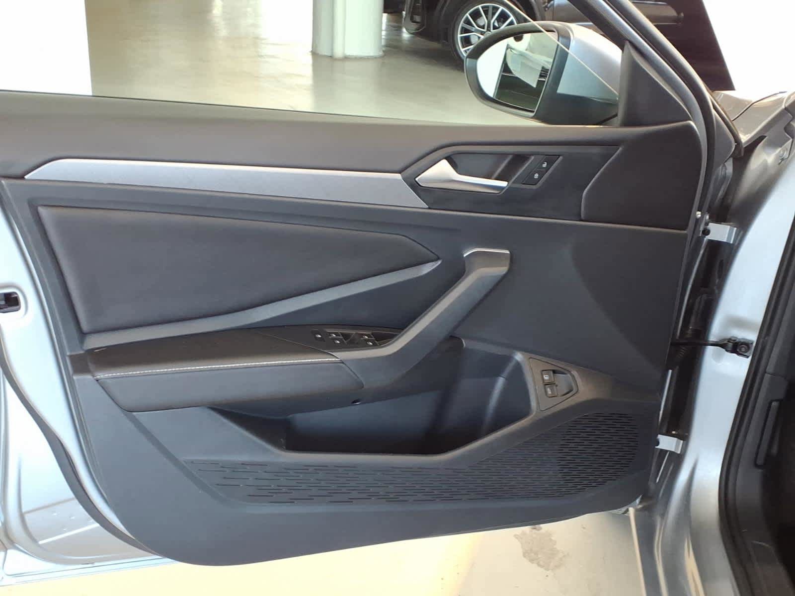 Certified 2023 Volkswagen Jetta SE FWD image 10