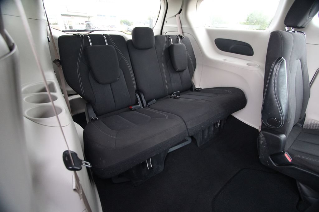 Used 2022 Chrysler Voyager LX FWD image 10