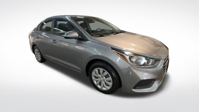 Used 2022 Hyundai Accent SE FWD image 2