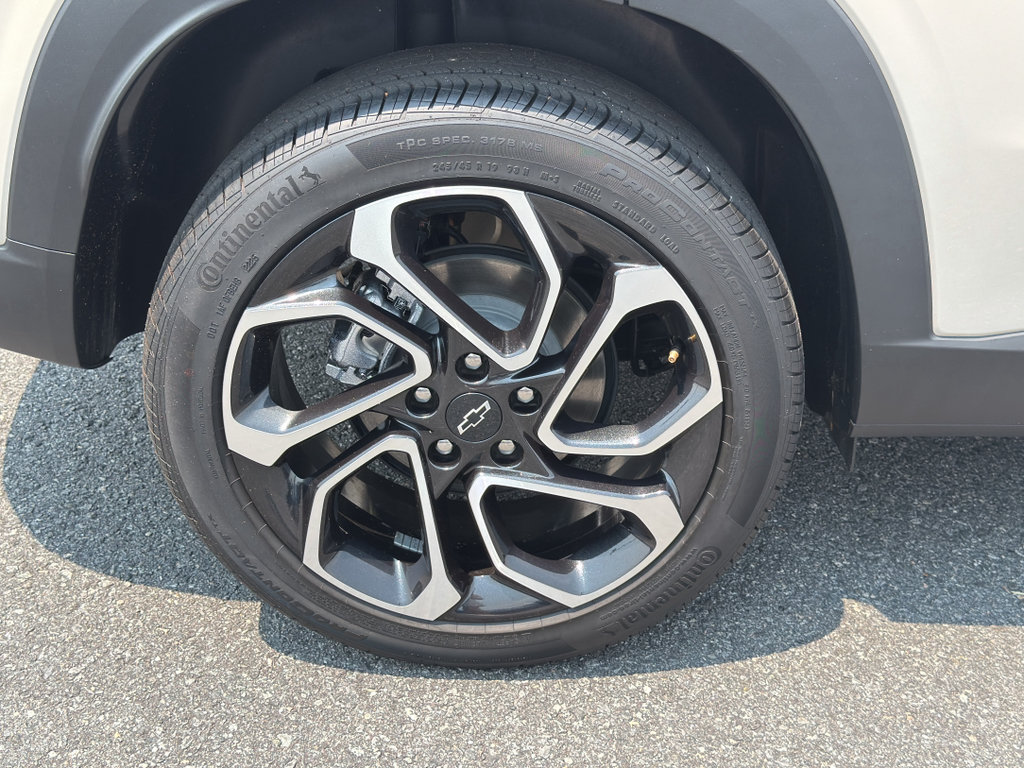 Used 2026 Chevrolet Trax RS w/ Sunroof Package FWD image 33