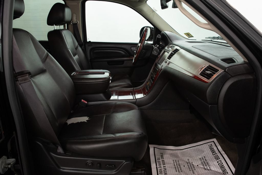 Used 2014 Cadillac Escalade Luxury AWD/4WD image 18