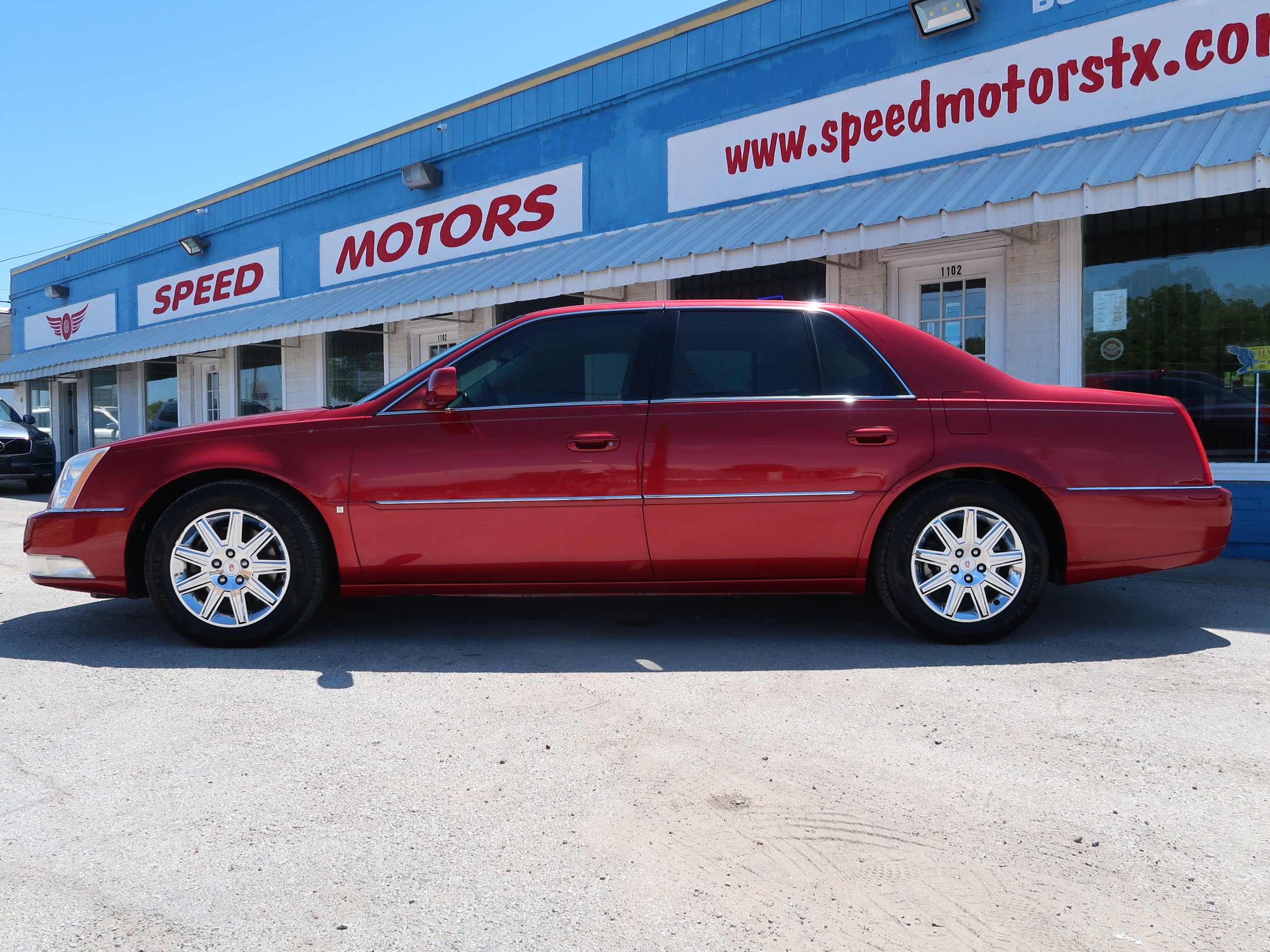 Used 2009 Cadillac DTS FWD image 3