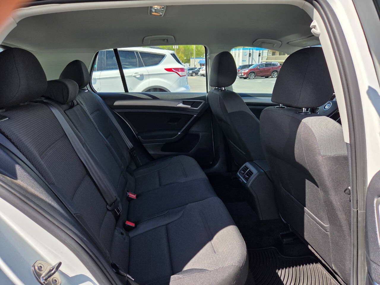 Used 2017 Volkswagen Golf S FWD image 18