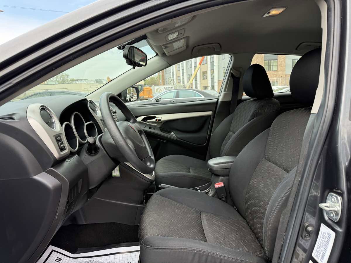 Used 2009 Pontiac Vibe w/ Preferred Package image 9