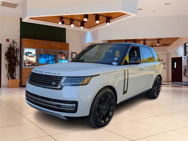 New 2025 Land Rover Range Rover SE