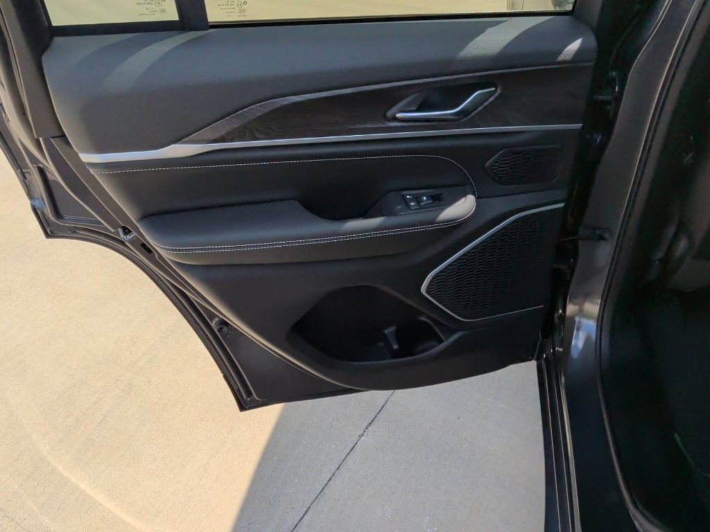 New 2026 Jeep Grand Cherokee Limited AWD/4WD image 42