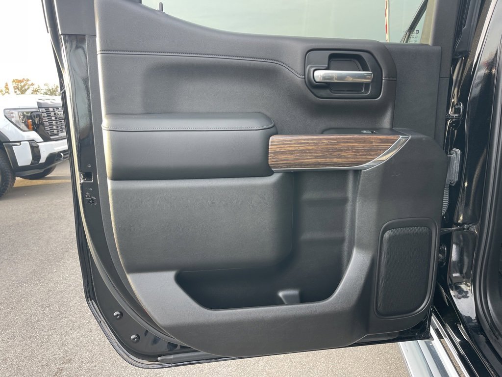 Used 2019 Chevrolet Silverado 1500 High Country w/ Technology Package image 14