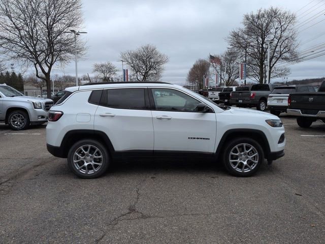 Used 2024 Jeep Compass Latitude w/ Sun and Sound Group AWD/4WD image 2