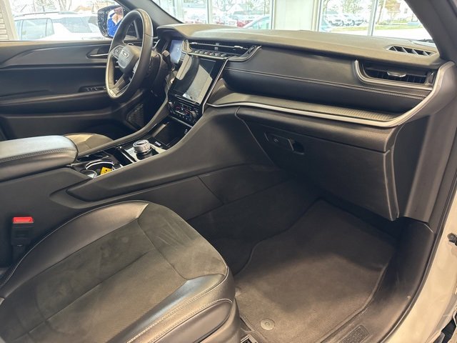 Used 2023 Jeep Grand Cherokee Altitude image 27