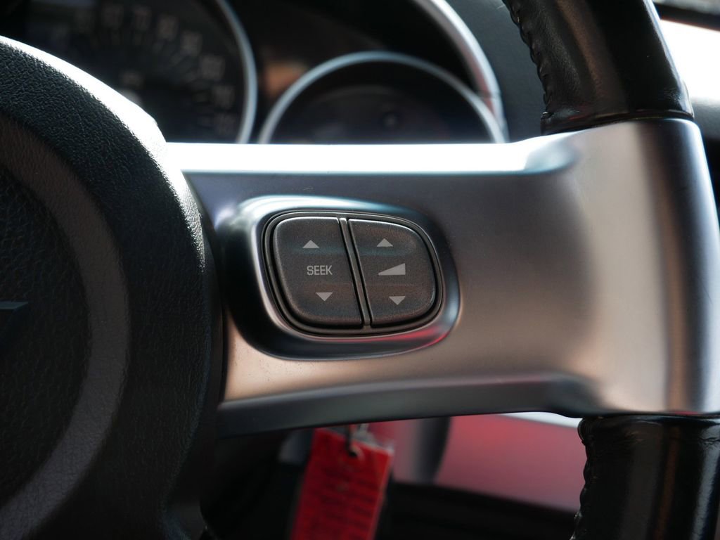 Used 2004 Chevrolet SSR RWD image 18