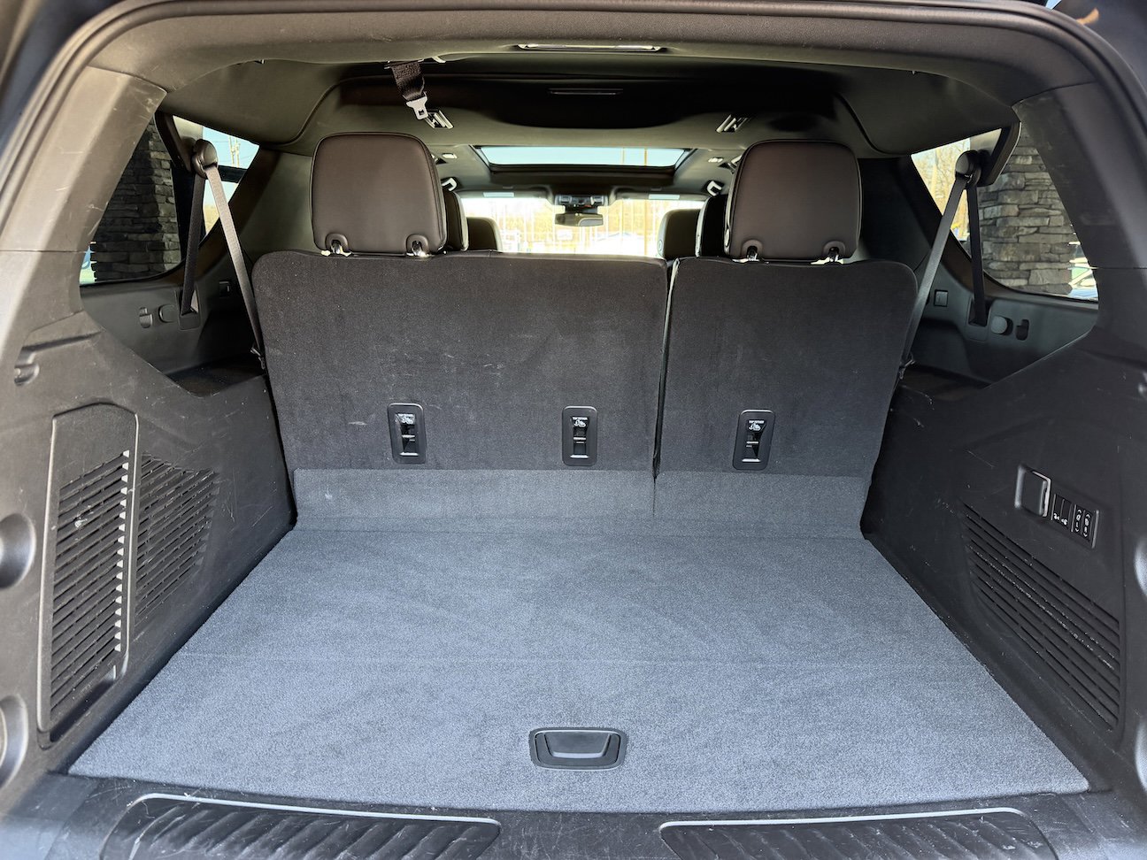 Used 2023 GMC Yukon XL SLT w/ SLT Luxury Package image 32