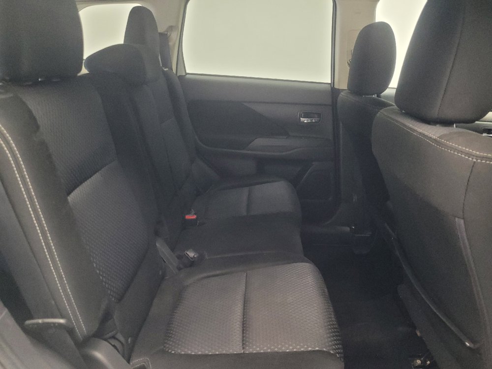 Used 2016 Mitsubishi Outlander SE AWD/4WD image 19