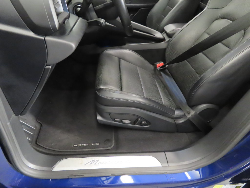 Used 2024 Porsche Macan 4 Electric AWD/4WD image 41