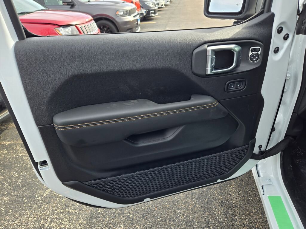 Used 2024 Jeep Wrangler Sahara w/ Safety Group image 14