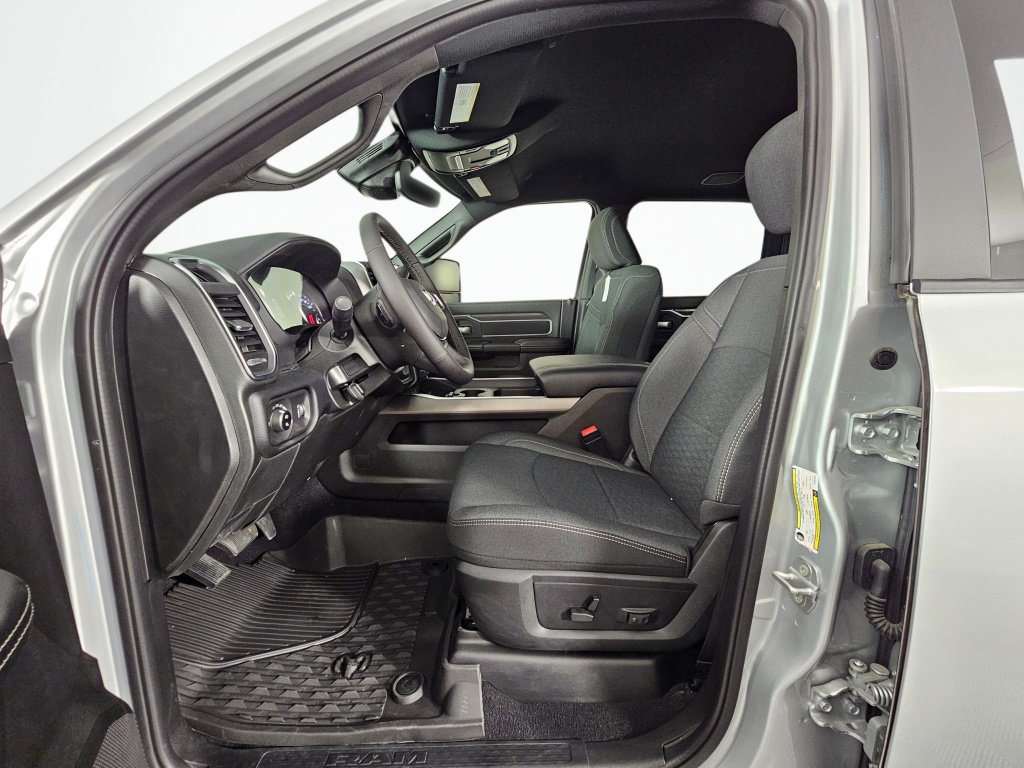 New 2026 RAM 3500 Big Horn AWD/4WD image 18