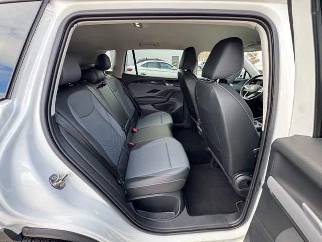 Used 2025 Volkswagen Tiguan SE image 21