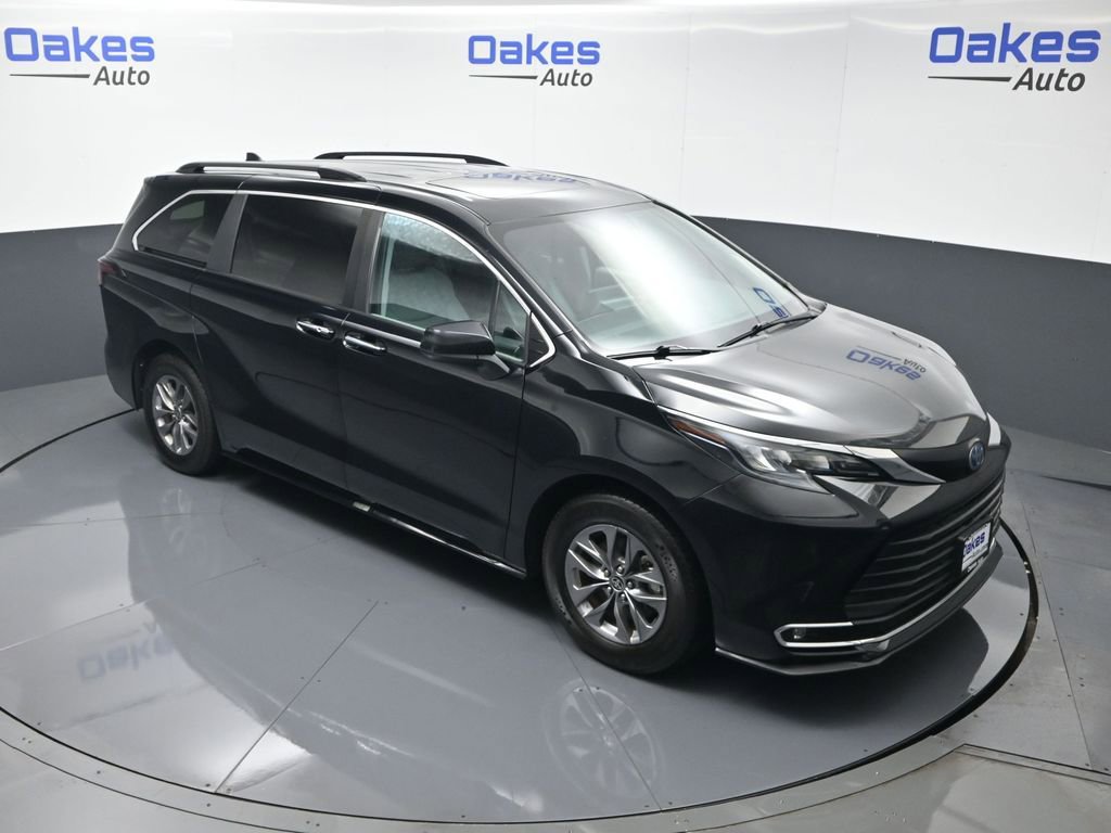 Used 2024 Toyota Sienna XLE image 48