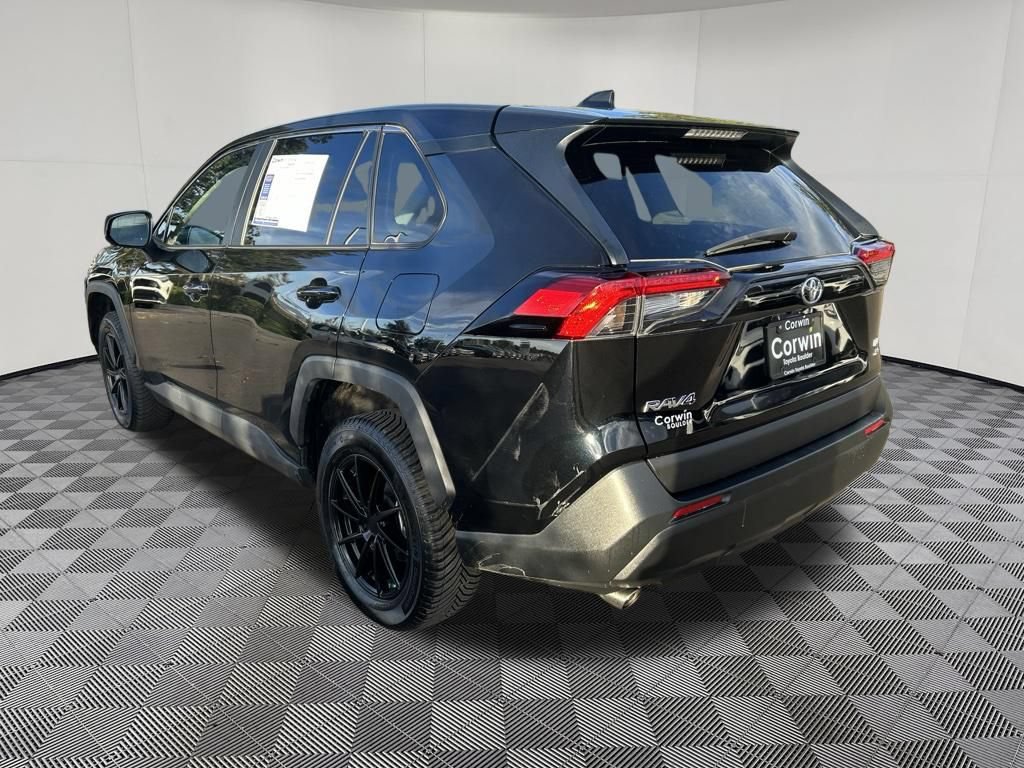 Used 2023 Toyota RAV4 LE AWD/4WD image 5