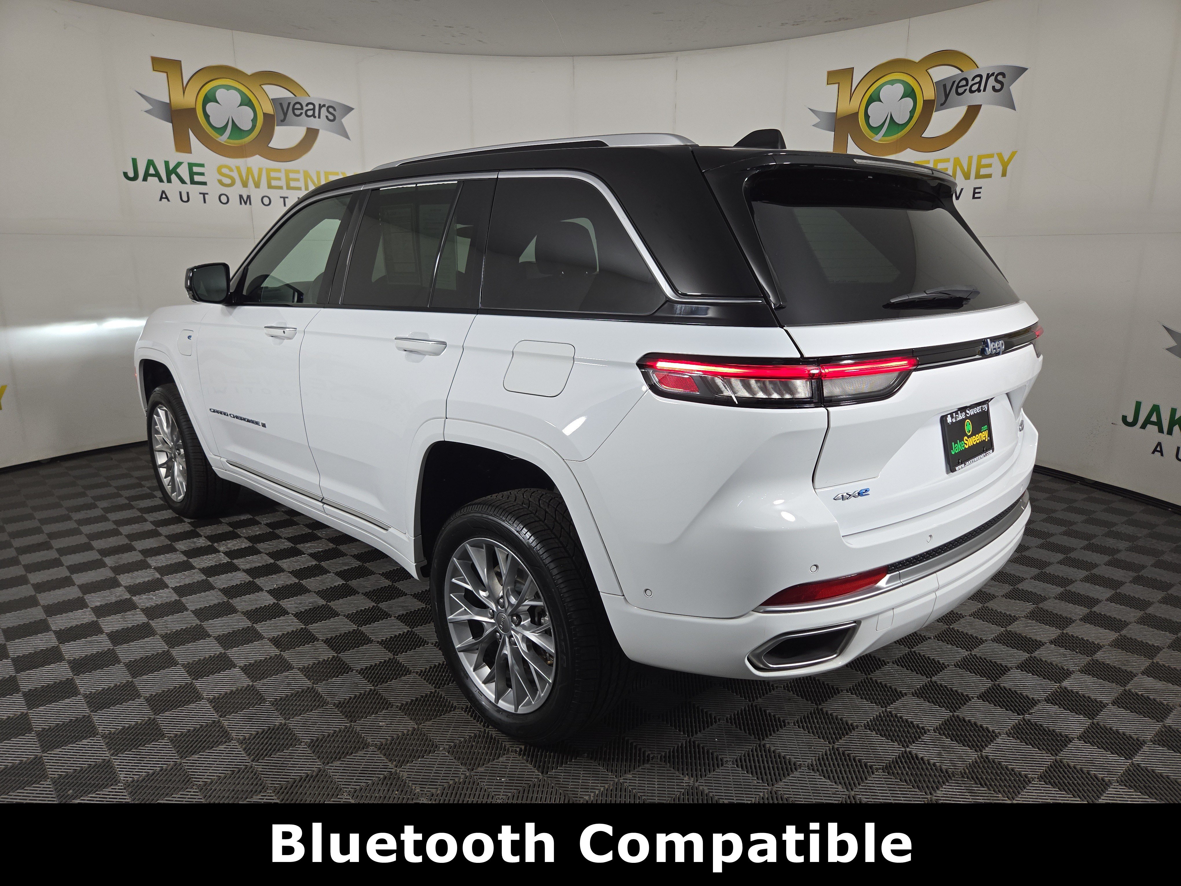 Used 2023 Jeep Grand Cherokee Summit w/ Luxury Tech Group V AWD/4WD image 6