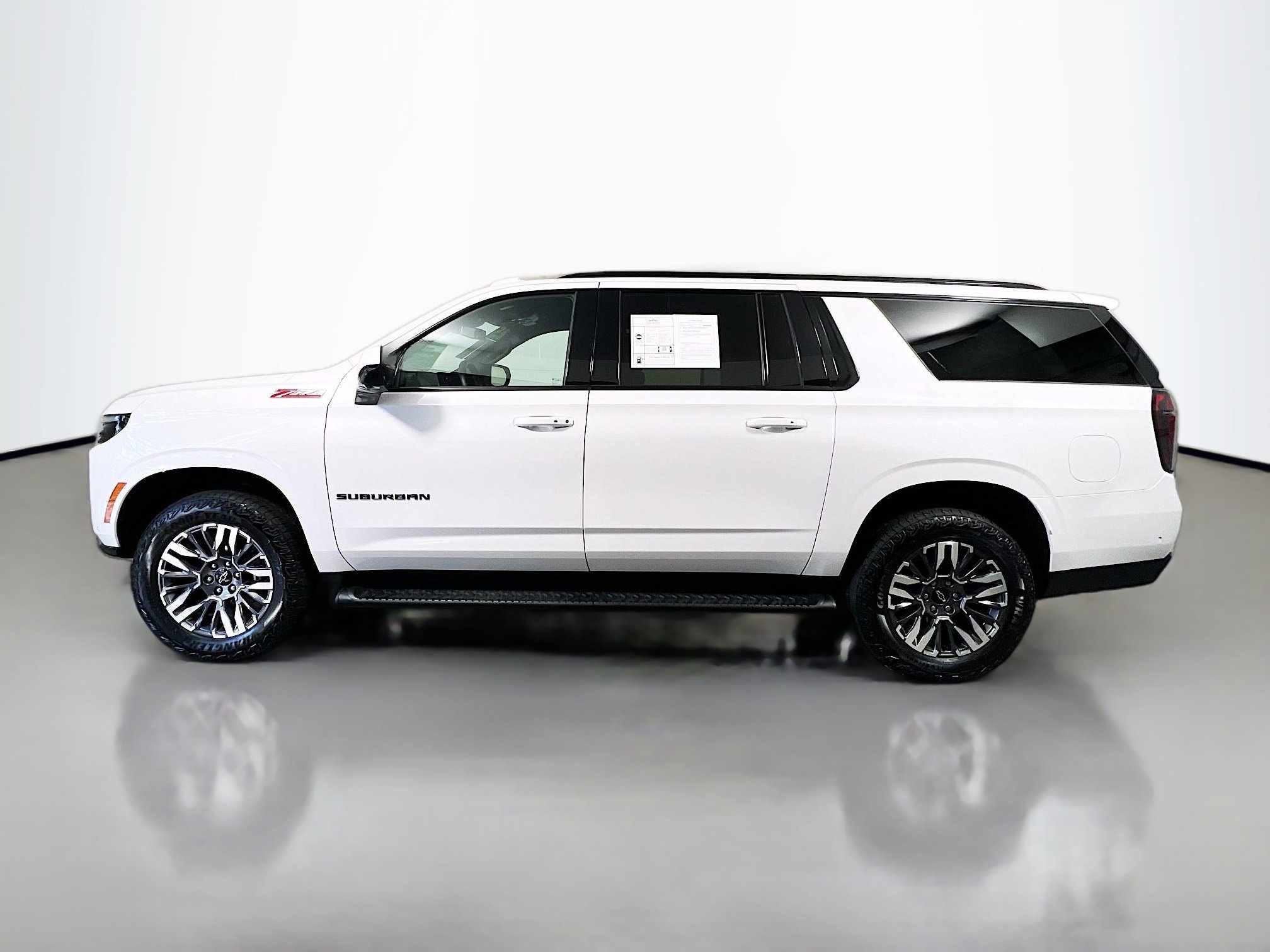 Used 2025 Chevrolet Suburban Z71 image 9