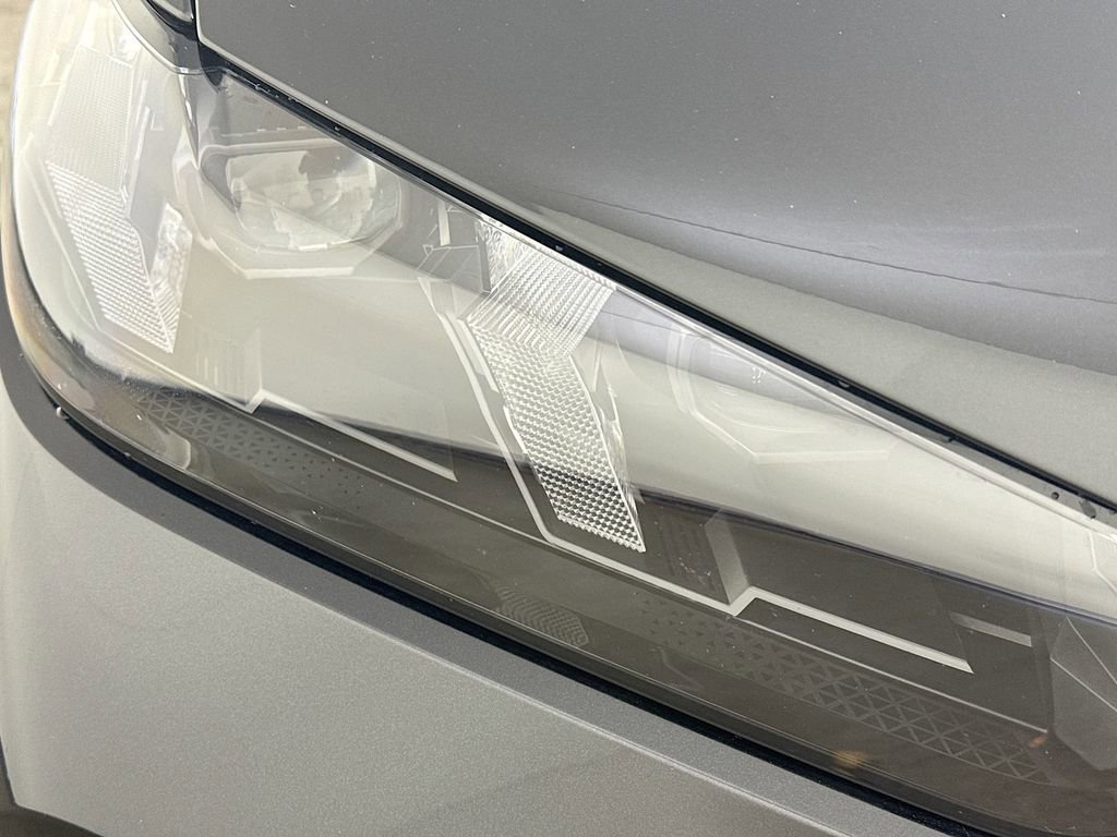 Used 2026 BMW X5 xDrive50e w/ M Sport Package image 39